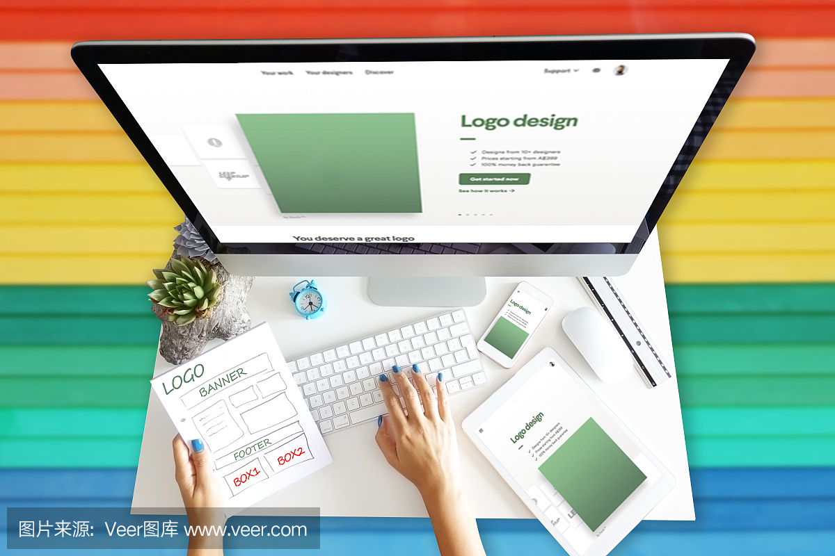 響應(yīng)式網(wǎng)頁(yè)設(shè)計(jì)開發(fā)與計(jì)算機(jī)和不同的設(shè)備上的彩虹背景